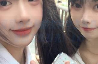 电车上可可小白兔的女高中生写真，图库里的欢乐时光！.txt