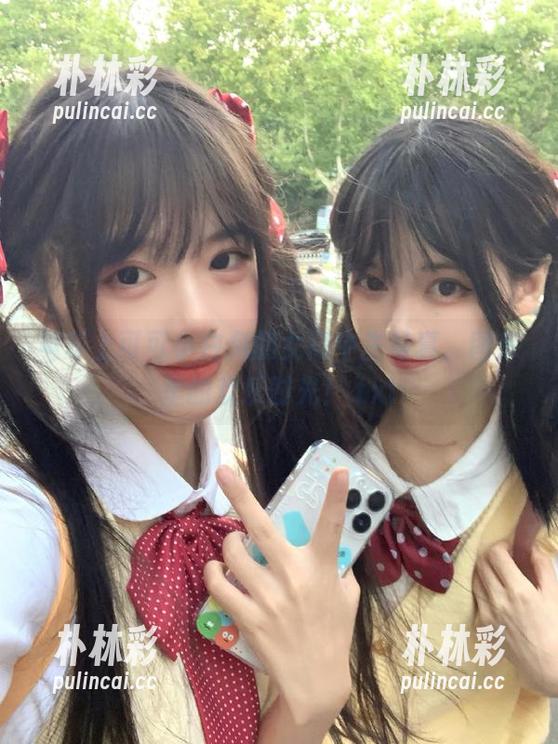 电车上可可小白兔的女高中生写真，图库里的欢乐时光！.txt