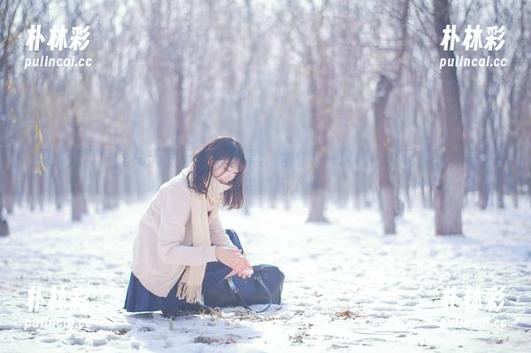 周叽是可爱兔兔天使无圣光图集：她的每一次快门都记录了生命中的闪光瞬间.txt