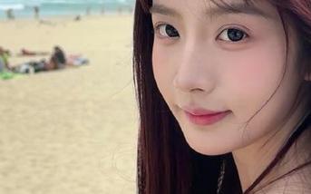 微密圈 – 周妍希的海滩风光写真，原图记录清晨海岸的浪漫瞬间.txt