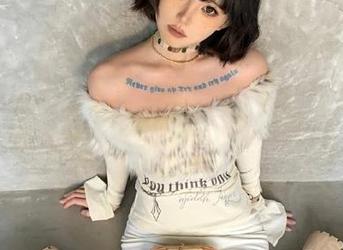 唐韵写真 – 凝儿眼镜高清图片：透视她独特魅力的10种不同风格.txt
