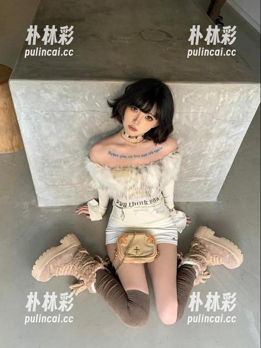 唐韵写真 - 凝儿眼镜高清图片：透视她独特魅力的10种不同风格.txt