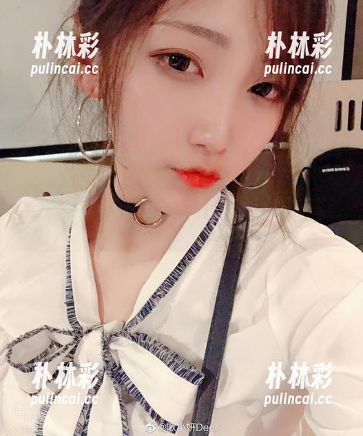 高清壁纸之旅：走进啾小妍Deer的梦幻金发芭比世界！.txt