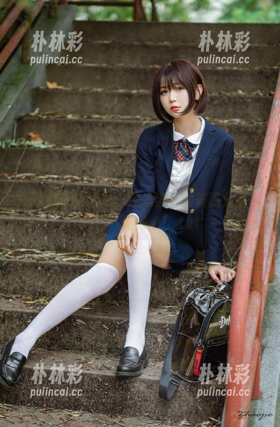 喵写真带来精彩：黑丝学妹的美图分享，让你一见倾心！.txt