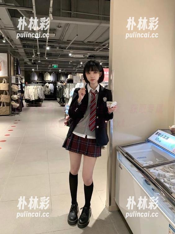喵写真 喵写真特辑:熊熊与白丝少女,获取专属原图与限定壁纸.txt