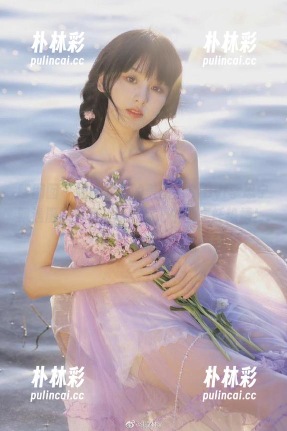嗲囡囡 - 细腻瞬间的美图：SiByl李思宁飘逸厨娘写真，唤醒你心中的烹饪热情！.txt