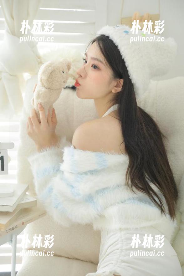 嗲囡囡 - 安静享受，观看伊蓓Eva女仆写真，体验那份无法言喻的柔美与宁静.txt