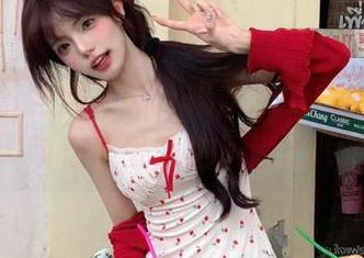 嗲囡囡 – 全新更新，冯木木的白衬衫图包带你感受简约风尚.txt