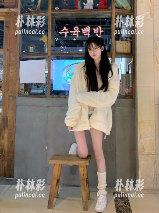 嗲囡囡 - 热辣夏日，李梓熙短裤写真最新美图，谁能抵挡这样的视觉盛宴？.txt