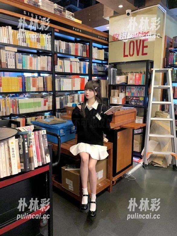 大生模拍 - 橙橙泳装作品的原图秘密：图册珍藏那些不可思议的瞬间.txt