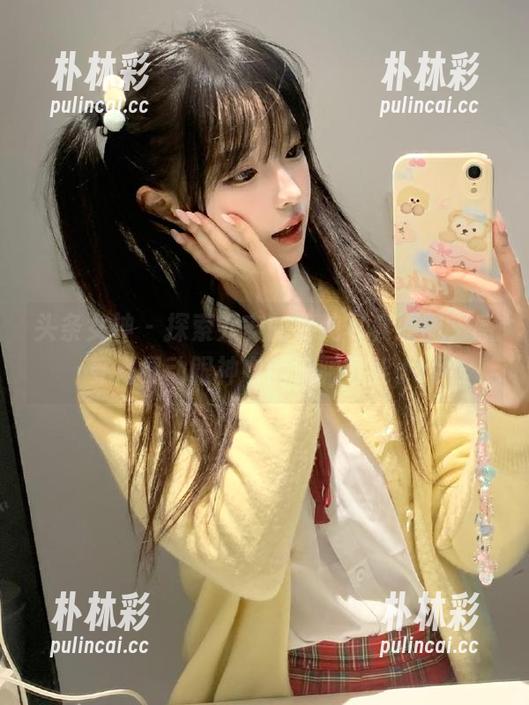 头条女神 - 探索乔安的清纯写真原图，感受她灵动眼神中的无限可能.txt