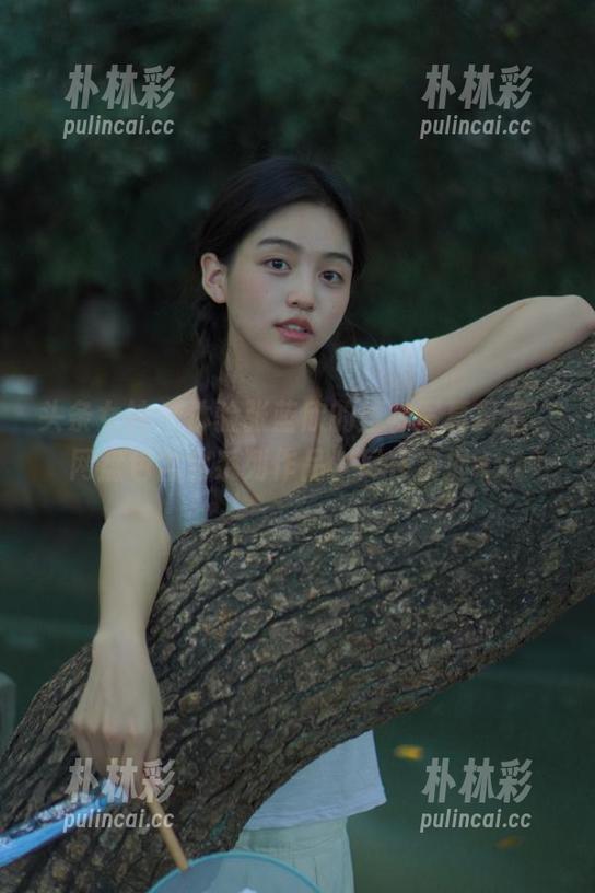 头条女神-张蓝欣 头条女神 - 体验张蓝欣的丝袜写真风情,网盘包含全系列作品,尽在掌握.txt