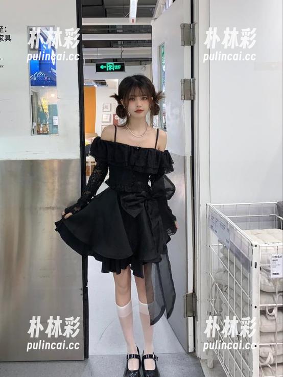 头条女神 - 李梓熙的银妆素人最新图册上线，感受她独一无二的艺术气息！.txt