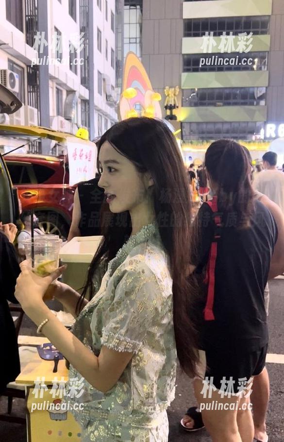 头条女神 - 全新发布！杨漫妮baby的灰丝套图，作品展现出女性的独特气质与风韵.txt