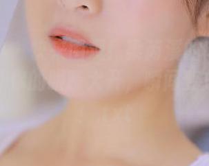 头条女神 – 快来围观！梁芮溪的肉丝作品，绝对让你的眼睛大开，瞬间变成嘴馋虫！.txt