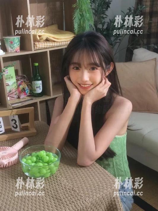 头条女神 - 高清图包精选：王竹职业装写真，记录每一刻的职场绚丽瞬间.txt