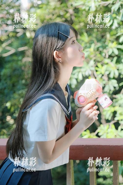 头条女神 - 精选神琦泽步礼服图集：沉醉于丝绸与蕾丝的梦幻世界.txt