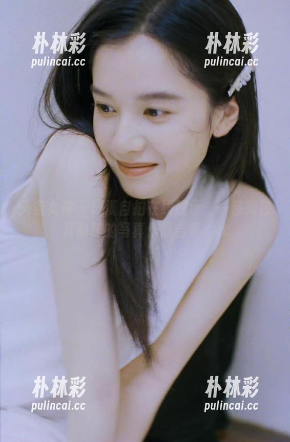 头条女神 - 筱溪自拍在线展示：一系列独具韵味的写真作品合集.txt