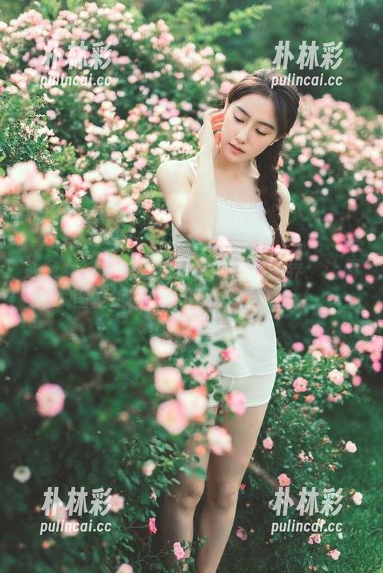 头条女神 - 探索鱼宝宝的浴缸世界：让原图壁纸陪伴你的每一天！.txt