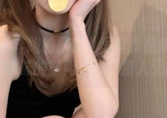 微密圈 – 奔跑的晶骡儿写真作品集：红色皮裤与丝袜的时尚对撞，撩人无比.txt