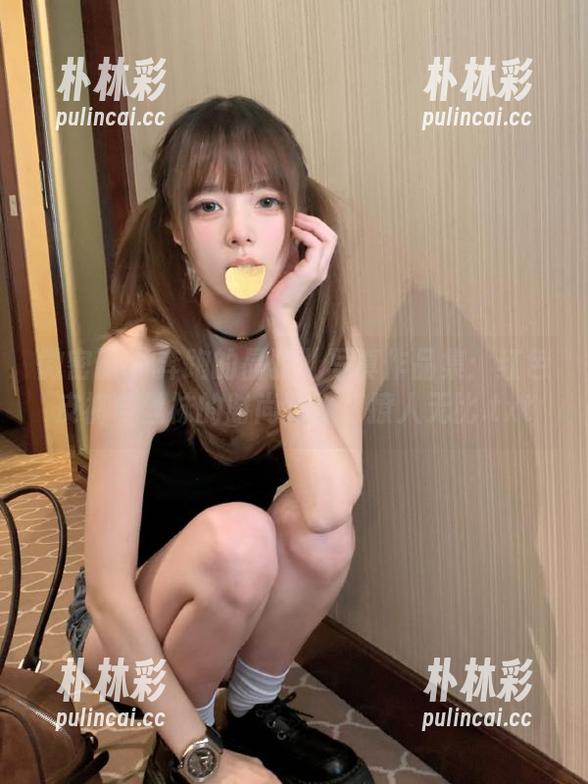 微密圈 - 奔跑的晶骡儿写真作品集：红色皮裤与丝袜的时尚对撞，撩人无比.txt