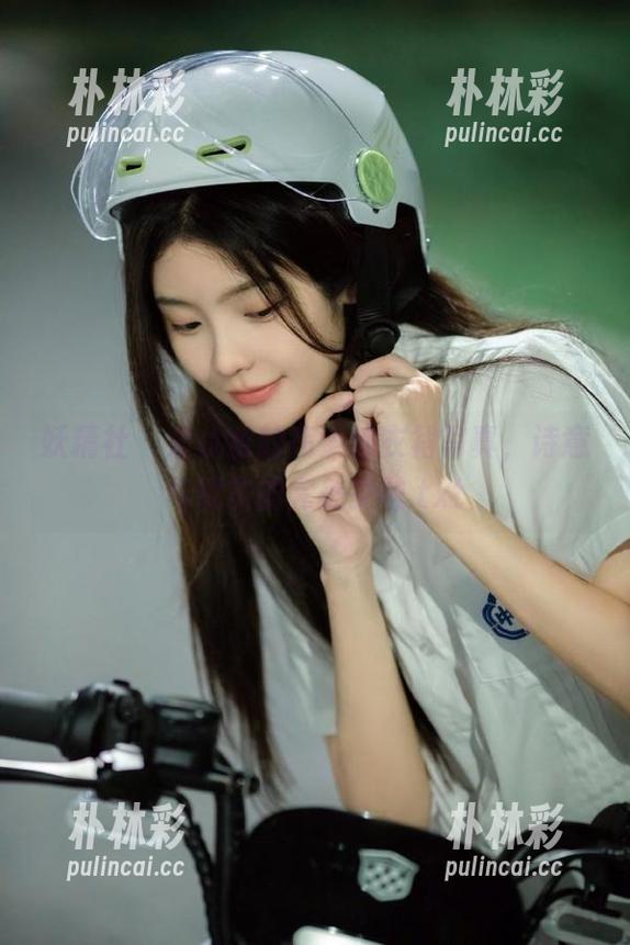 妖精社 - 爱优蜜的高清连衣裙写真，诗意与现实的完美交融.txt
