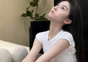 妖精视觉 – 透视真实与美：顾顾的透明写真原图精选.txt