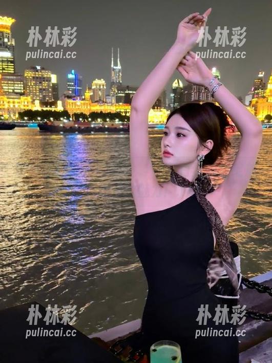 时尚私拍：姜仁卿(강인경)与白丝一起绽放写真艺术的魅力！.txt