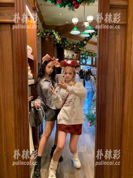 学妹加速跑 - 深入探索琪琪的皮裙mua！写真作品集，每一张都讲述着属于她的独特时尚故事！.txt