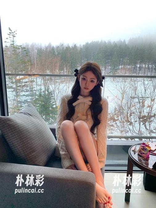 尤果网 - 全国首发！仙妮网袜写真在线震撼登场，快来感受这份魅力.txt