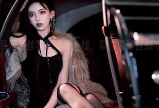 尤果网 – 小紫藤黑丝写真资源上线，带你领略性感与迷人的结合.txt