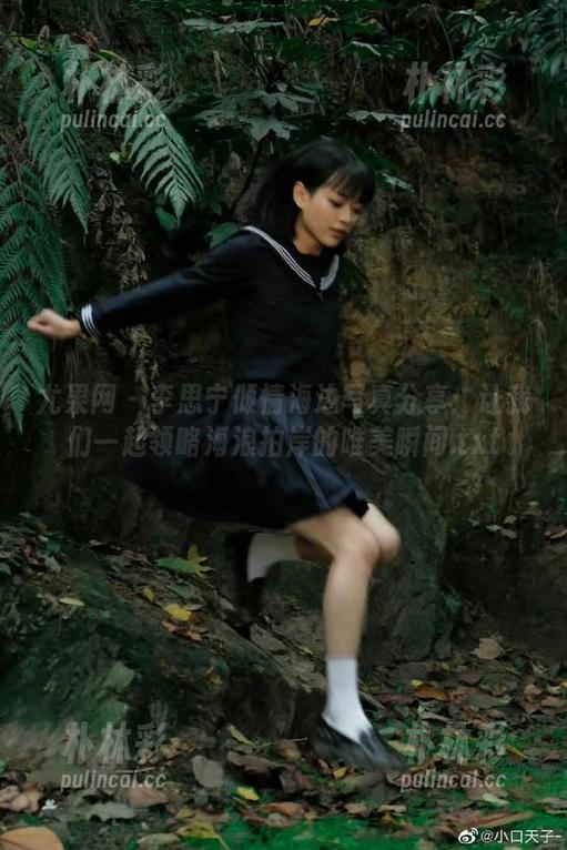 尤果网 - 李思宁倾情海边写真分享：让我们一起领略海浪拍岸的唯美瞬间.txt