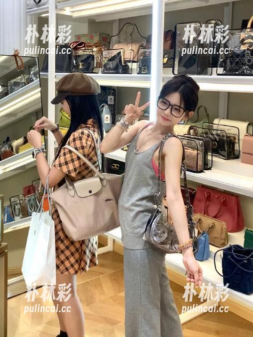 尤果网-杨晨晨 尤果网 - 走进杨晨晨的高清眼镜写真,感受她的时尚灵感与个性.txt