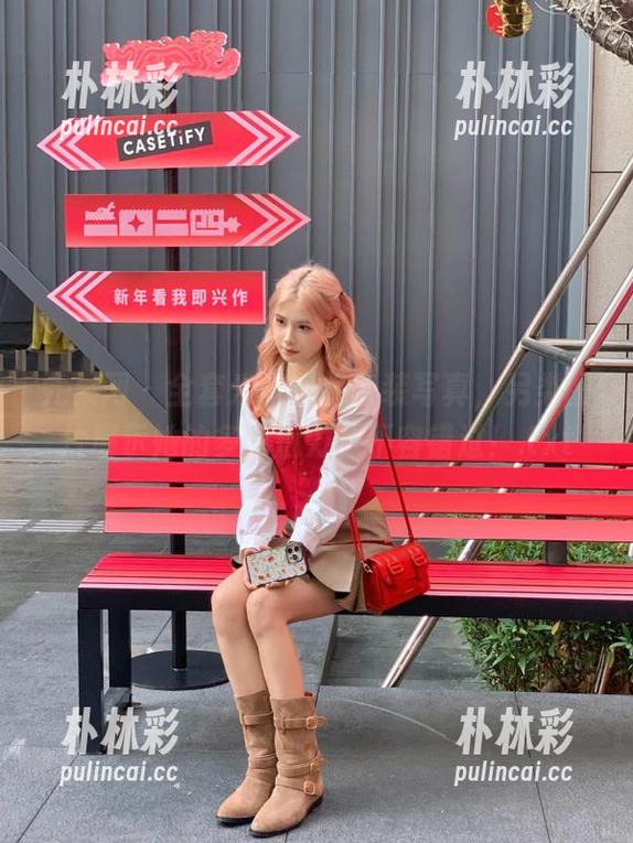 尤果网 - 全套米米风格套装写真，另类图片展示她的多面魅力，不容错过！.txt