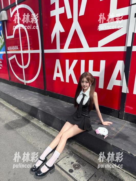 尤果网 - 全套写真揭秘：靳宝在教室中的灵动瞬间与优雅气质.txt