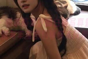 尤果网 – 畅享颜美汐的白裙写真魅力：高清原图与丰富图包等你来探索.txt