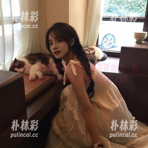 尤果网 - 畅享颜美汐的白裙写真魅力：高清原图与丰富图包等你来探索.txt