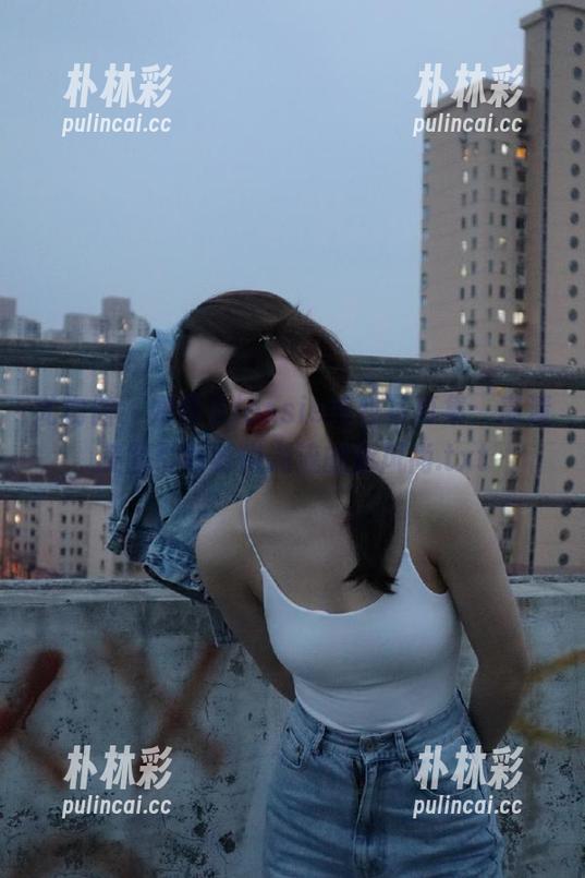 尤物馆 - 婕西儿jessie纯白写真集：高清美图引领时尚潮流的新风尚.txt