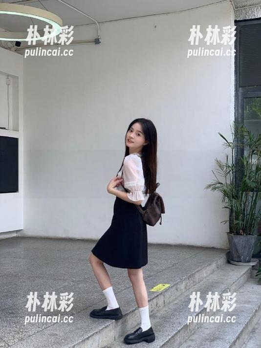 尤物馆 - 小探戈的青春印记：在图库中分享校服写真艺术的魅力.txt