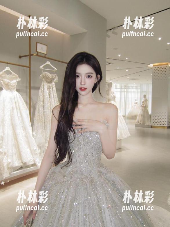 尤蜜荟 - 轻盈的脚步，在欧阳LuLu裸足定制写真中找到心灵的归宿.txt