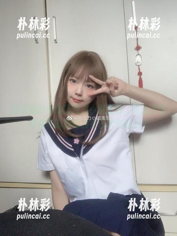 暗香疏影中的巧克力小圆面包，高清壁纸带你领略她的独特艺术气息.txt