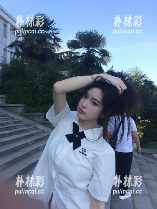 微密圈 - 当张鑫baby遇上吊带，图包作品创造出无与伦比的视觉冲击.txt