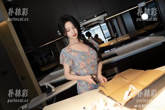 抖娘利世摄影精选：裤里丝的写真作品，展现生活中的点滴美好.txt
