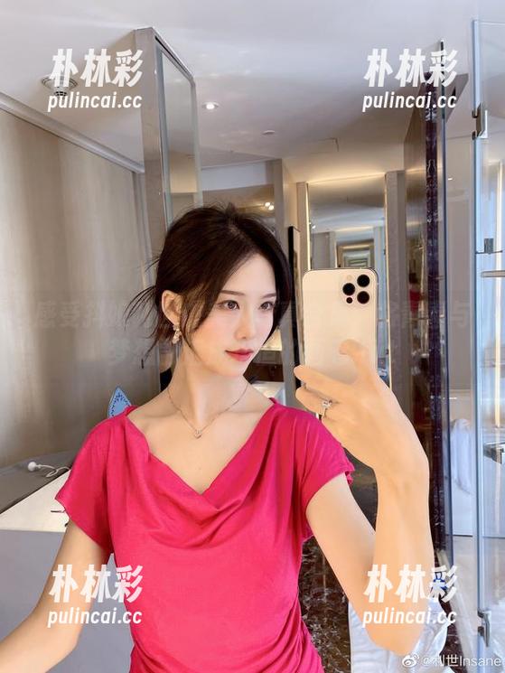 感受抖娘利世虞美人写真合集：将青春与梦想融汇成永恒的画卷.txt