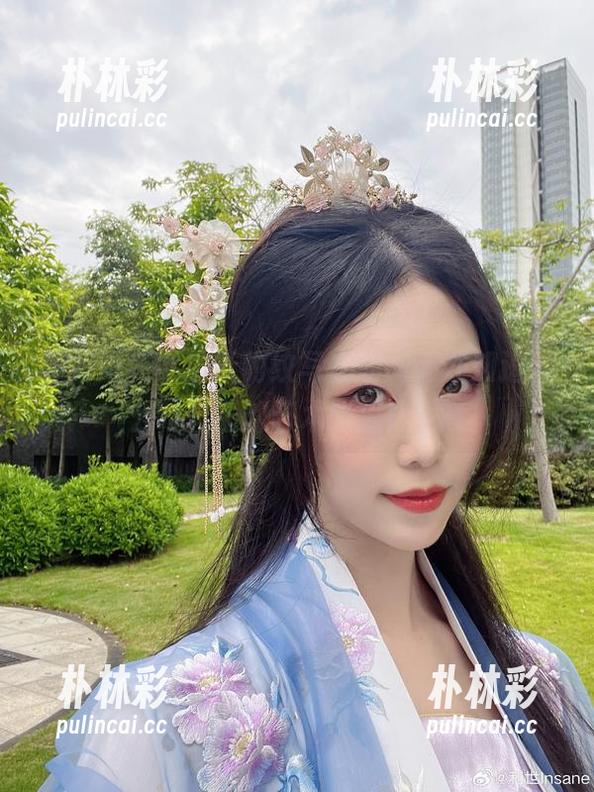 看抖娘利世最新豹纹写真原图，才知道什么叫真正的艺术碰撞！.txt