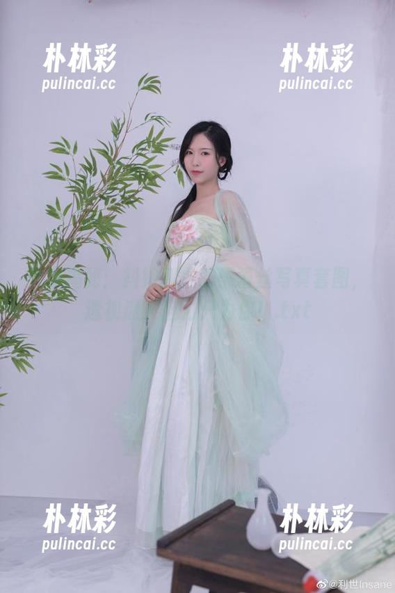 独家揭秘：抖娘利世的黑蕾丝写真套图，透视迷人魅力只为你！.txt