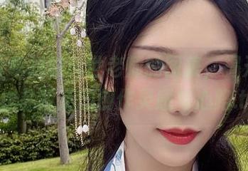 一起分享抖娘利世老师的图集，揭开她写真作品背后的创作灵感与心路.txt