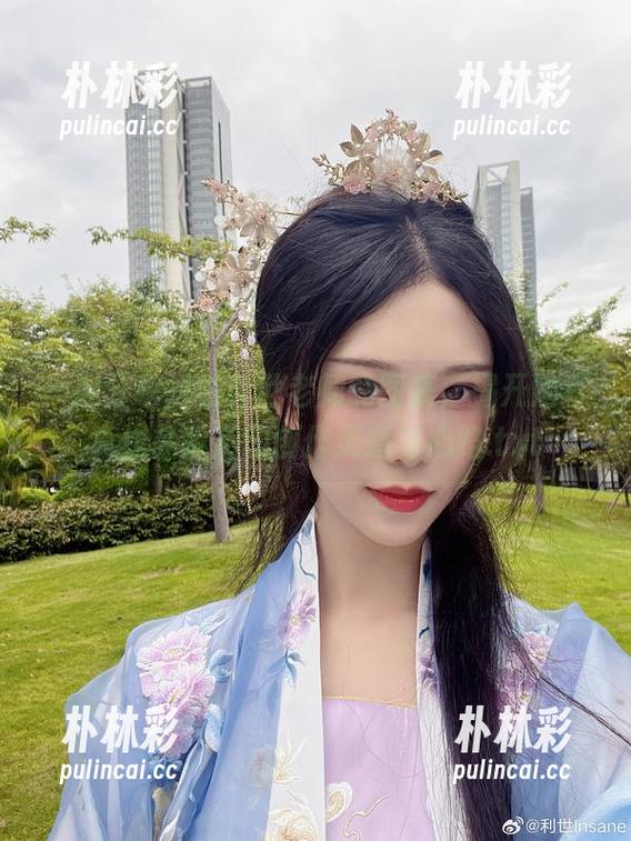抖娘利世 一起分享抖娘利世老师的图集,揭开她写真作品背后的创作灵感与心路.txt