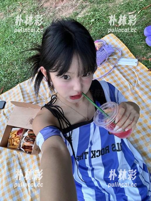 推女神 - 集齐所有表情，陆梓琪的圣诞写真合集：只为打破沉闷.txt