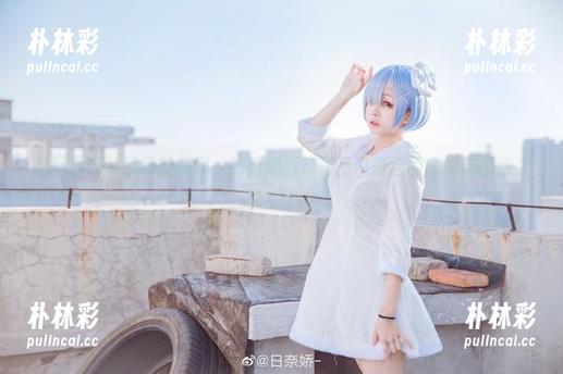 品味日奈娇眼镜的美图，探索她最新作品中蕴含的艺术与创意之美！.txt